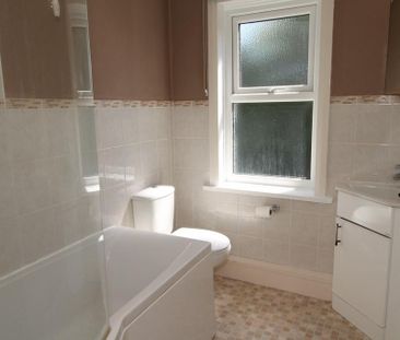 2 bedroom semi-detached house to rent - Photo 6