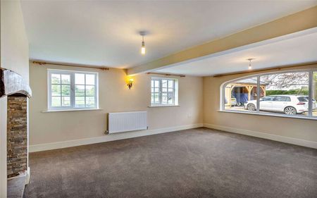 Spacious modern barn conversion, brand new throughout with allocated parking and sun-trap West facing garden - Photo 2