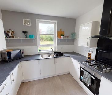 1 bedroom in a house share to rent - Photo 4