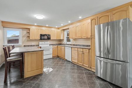 For Lease - 1221 Fairgreen Avenue, Orleans - Cumberland and Area, Ontario - Photo 4