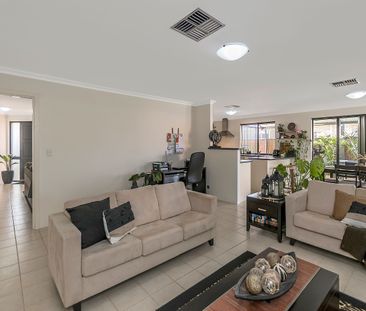 Spacious Family Home in Baldivis - Photo 5