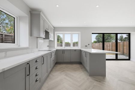 4 bedroom detached house to rent - Photo 4