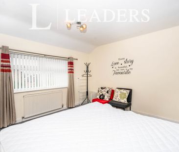 3 bedroom house to rent Central Avenue, L34 - Photo 4