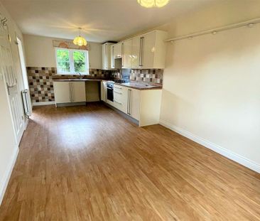 4 bedroom detached house to rent - Photo 2