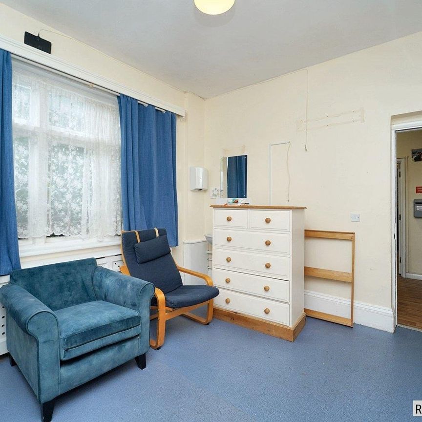 Retirement Property in Barnett Wood Lane , Ashtead, KT21 2LR - Photo 1