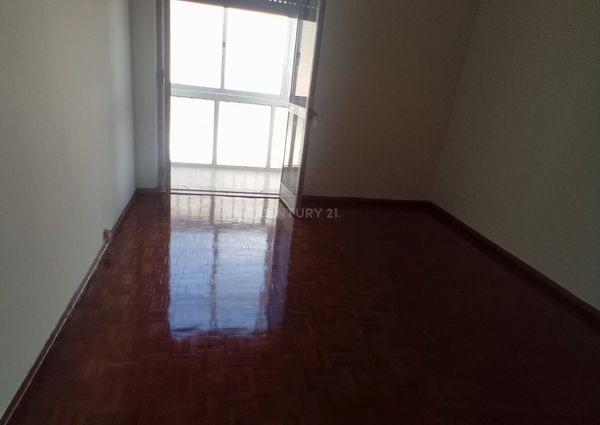 Apartamento T1 para Arrendamento no Forte da Casa