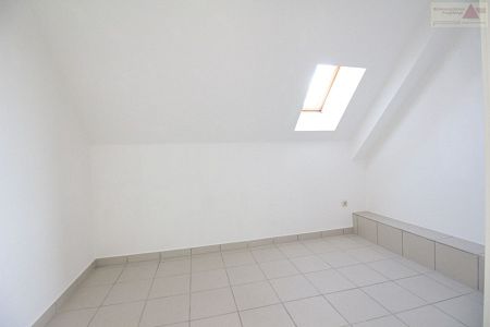 Hübsche 2-Raum Dachgeschoss-Wohnung in zentraler Wohnlage von Schönheide - Photo 2