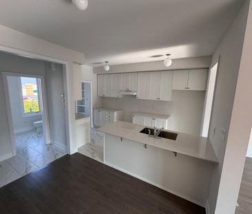 For Lease - 121 Tennant Circle, Vaughan, Ontario - Photo 6