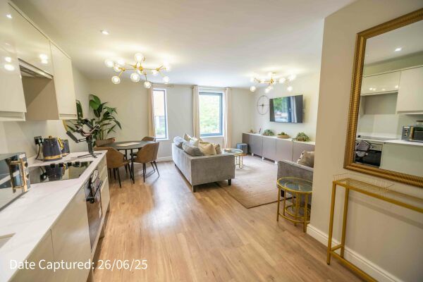 Flat 6, Crescent Court off Blossom Street - Photo 1