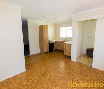 Comfortable Home - Photo 6