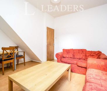1 bedroom in a house share to rent - Photo 4