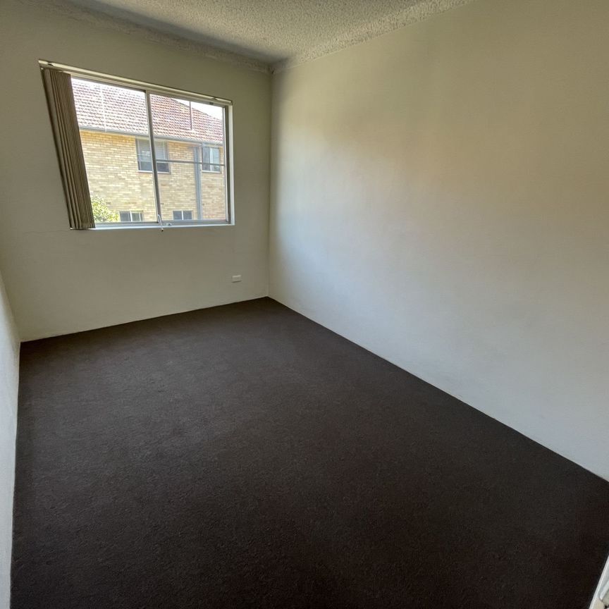 Well presented two bedroom unit with single garage in a great location! - Photo 1