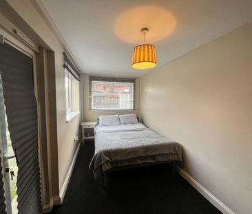 1 bedroom Flat To Let - Photo 3