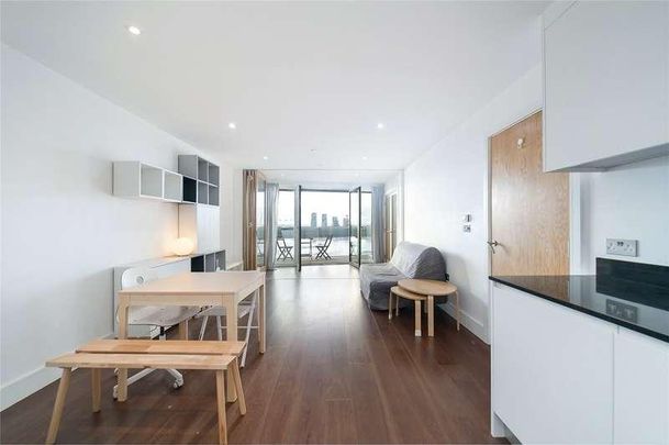 Gateway Tower, Western Gateway, Royal Victoria, E16 - Photo 1