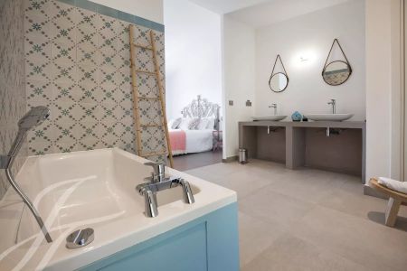 Maison à louer Vence, Cote d'Azur, France7 000 EUR / Mois - Photo 4