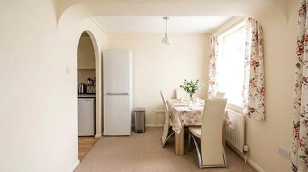 2 bedroom apartment to rent Pegrams Court, Harlow, CM18 - Photo 2