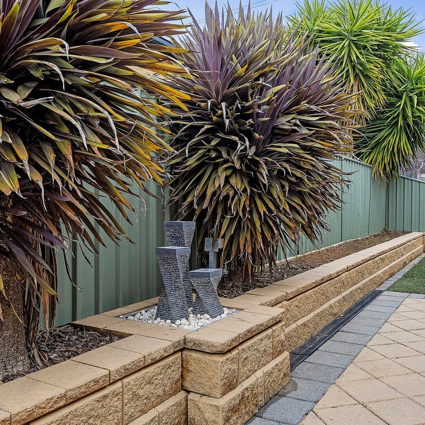 Low Maintenance 3 Bedroom Home in Prime Flora Hill - Photo 1