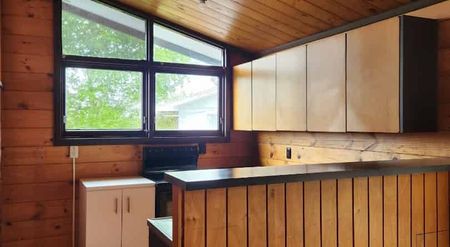 Excellent Location - Photo 2