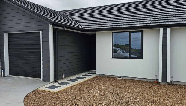 Near New Townhouse - Move in 18th December 2025. - Photo 1