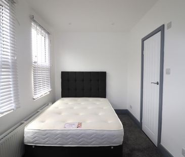 5 bedroom terraced house to rent - Photo 2