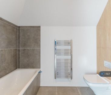 2 bedroom penthouse to rent - Photo 3