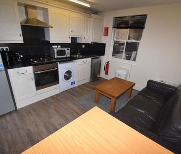 3 bedroom flat to rent - Photo 5