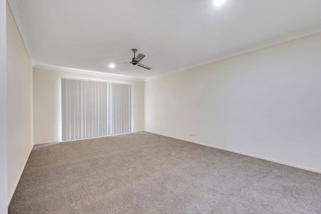 38 Whitehaven Drive, Blacks Beach - Photo 2