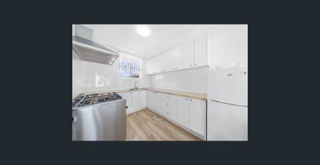 Bright and Modern Abode - Photo 5