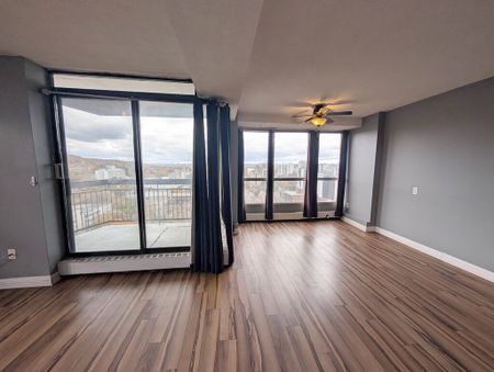 **ALL INCLUSIVE** Beautiful 2 Bedroom Condo in Hamilton!! - Photo 2