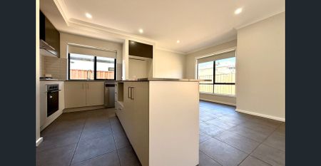 Brand New Modern Family Home - 4 bedroom 3 bathrooms! - Photo 2