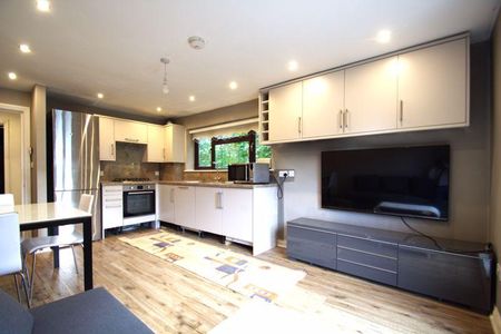 3 bedroom apartment to rent - Photo 4