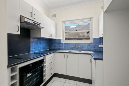 Cozy and Convenient Two Bedroom Unit - Photo 3