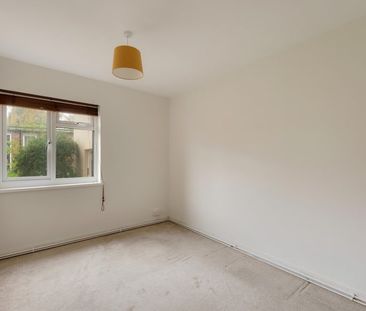 2 Bed Flat - Photo 3