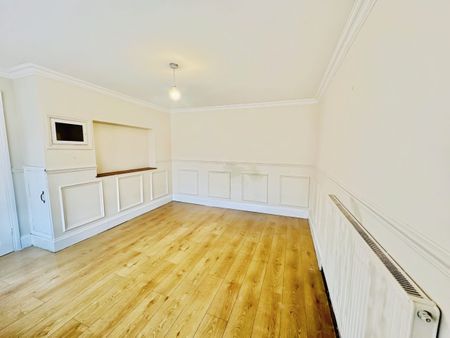 Three-Bedrooms Terraced House - Photo 3