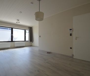 WACHTLIJST VOLZET - Verzorgd en betaalbaar duplexappartement met terras in het centrum van Bilzen - Foto 4