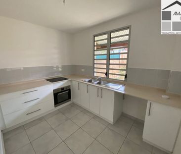 Location Maison 4 pièces 88m² REMIRE MONTJOLY 97354 - Photo 4