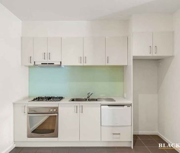 Stylish One-Bedroom Courtyard Haven in Kingston - Photo 6