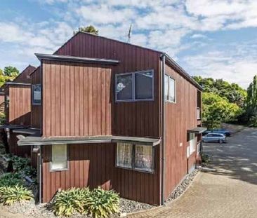 Modern Townhouse just minutes from Everything! - Photo 2