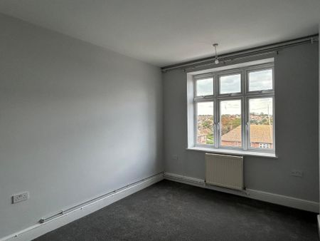 3 bedroom flat to rent - Photo 4