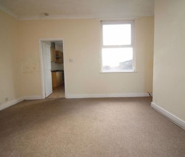 3 Bedroom Terraced House - Photo 4