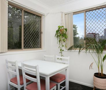 SECURE COMPLEX WITH A SWIMMING POOL - Photo 2