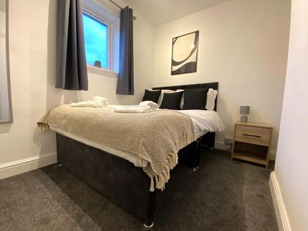 4 bedroom townhouse to rent - Photo 3