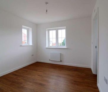 Magnolia Close, BN27 - Photo 1