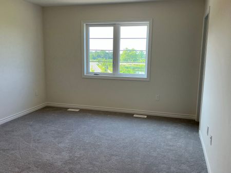 For Lease - 47 Bayardo Drive, Oshawa, Ontario - Photo 3