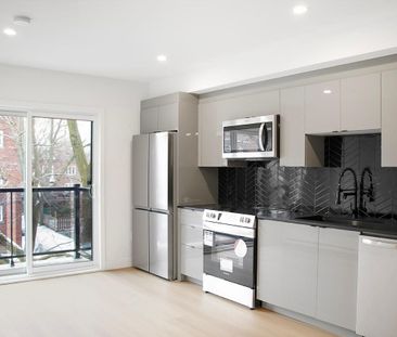 5350 Av. Victoria, apt. 206 - Photo 1