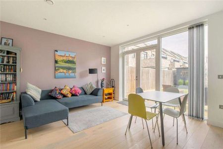Modern townhouse with underground parking - Photo 3