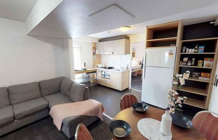 5 Bedroom Apartment - Photo 3