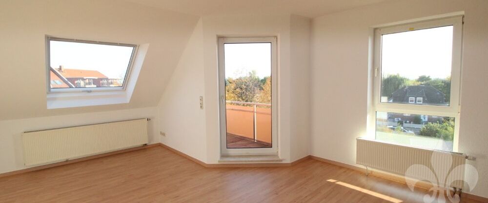Individuelle 2 Zimmer Dachgeschosswohnung mit Balkon und Tageslichtbad im Lindenplatz/Hermsdorf - Foto 1