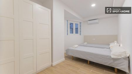 4 room luxury Flat for rent in Valencia, Spain - Photo 5