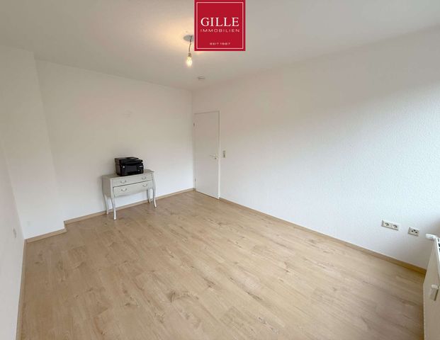 Neuss-Innenstadt - Helle 4-Zimmerwohnung mit Duschbad, Balkon und Garage in zentraler Lage - Foto 1